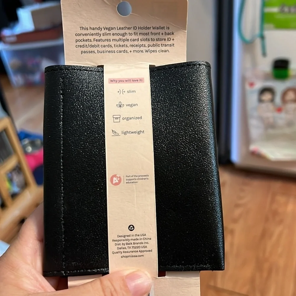 VEGAN LEATHER ID HOLDER WALLET NWT BLACK